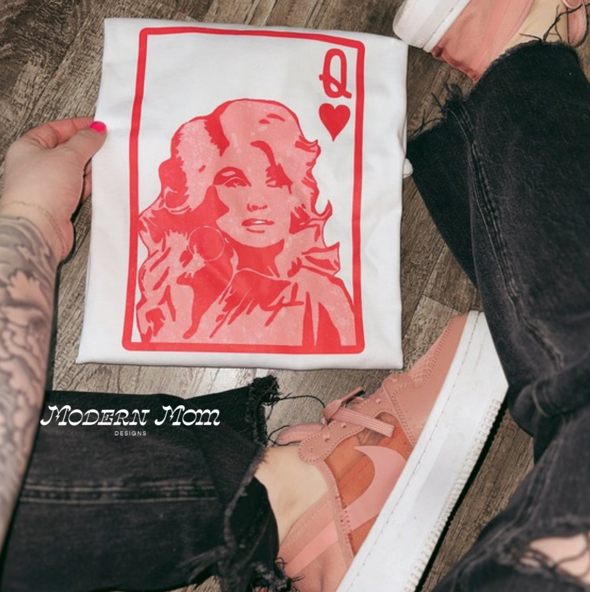 Queen Dolly (tee shirt or crewneck)