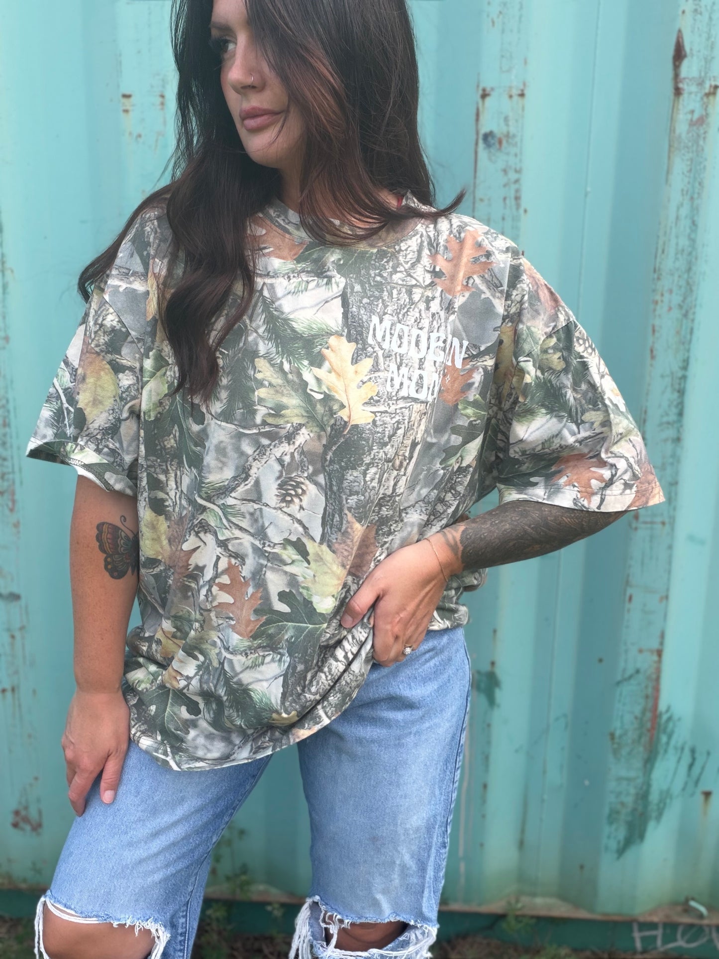 Modern mom tree camo tee